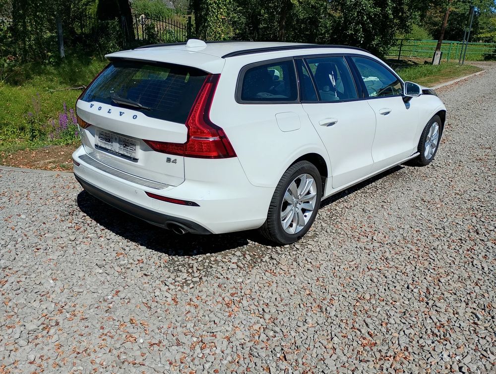 Volvo V60 II (2018- ) B4 D Geartronic Momentum 2021