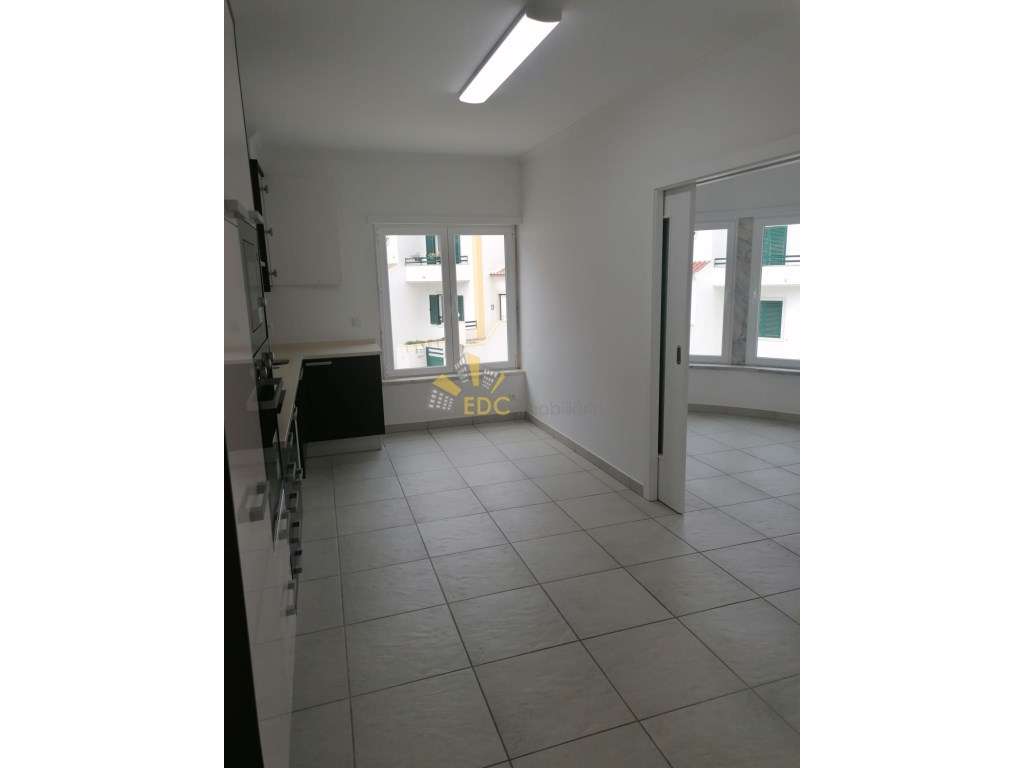 Moradia V3+1 Totalmente Remodelada no Centro da Ericeira e com vist...-6