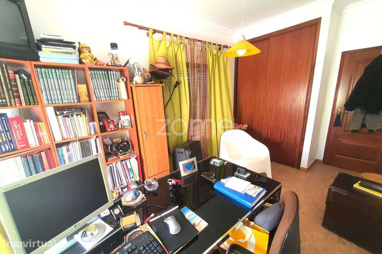 Moradia Isolada com piscina e bastante soalheira-10