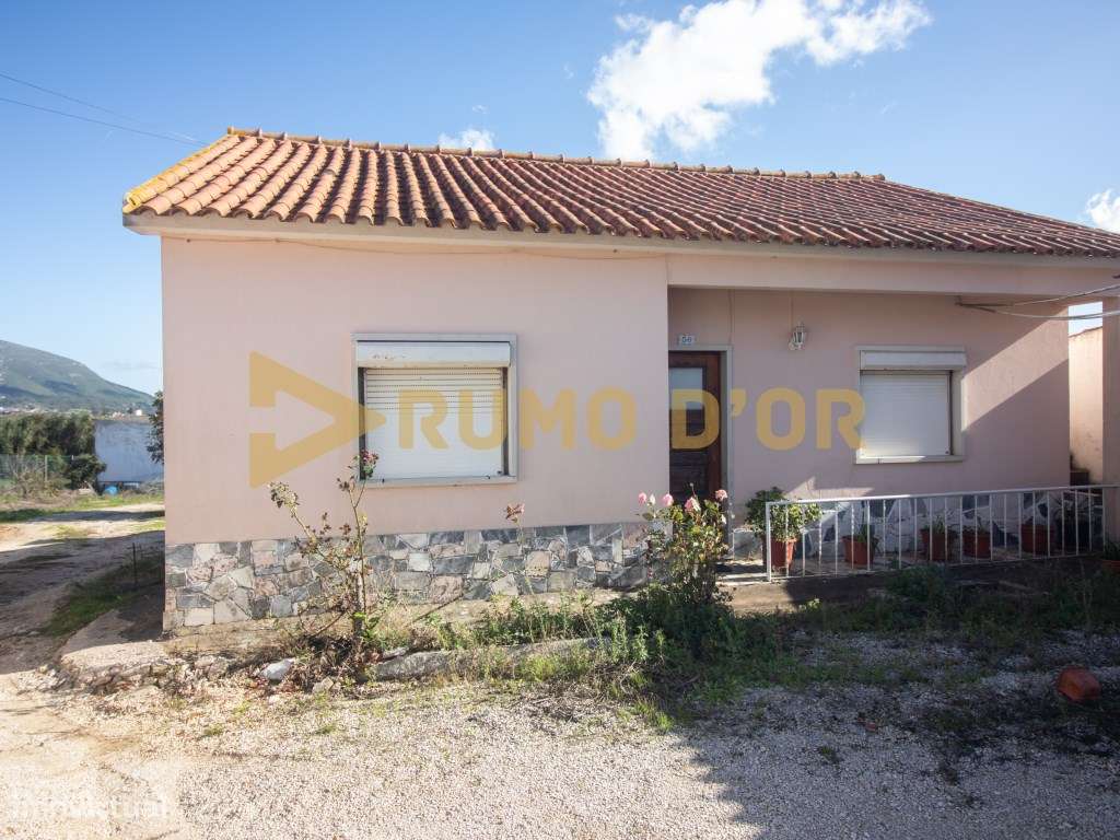 2 Moradias T3 para Recuperar em Penafirme da Ventosa, Alenquer-12