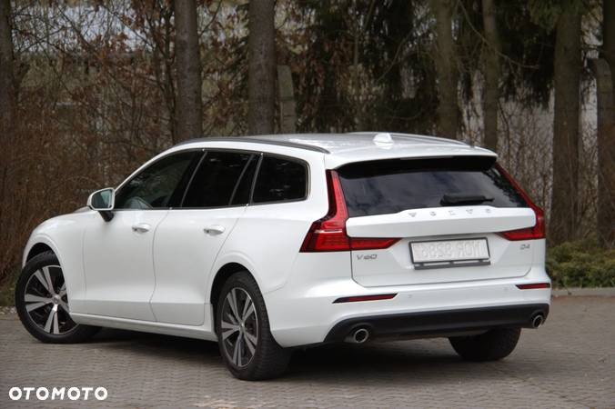 Volvo V60 D4 Geartronic Momentum - 17