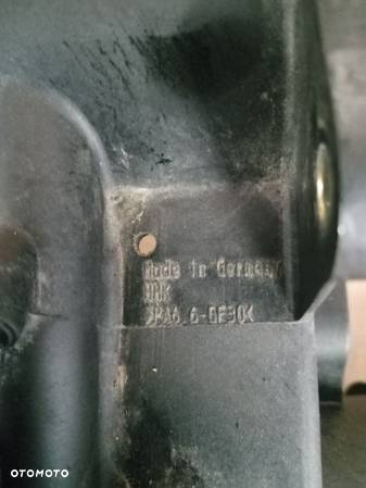 Obudowa termostatu króciec wody VW Bora 032121111 - 7