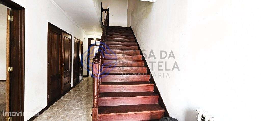 534m2 área total - 179,6 de área útil e 354m2 de Área descoberta. Bem - Grande imagem: 5/46