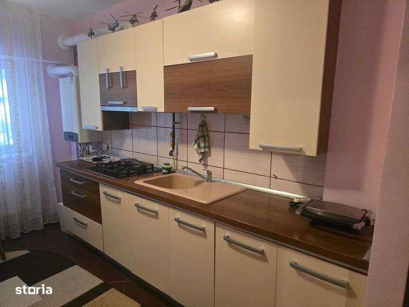 Apartament 2 camere etaj 2/4 zona jandarmeriei mobilat si utilat - Imagine principală: 4/8