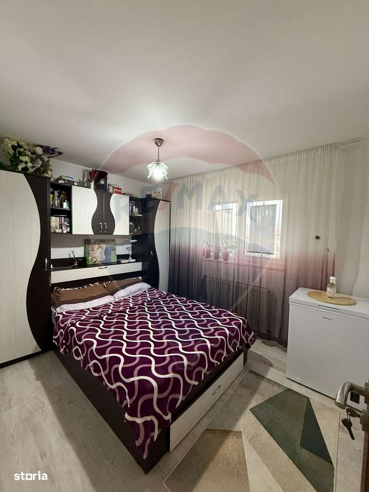 Apartament cu 3 camere de vânzare în zona Lapus-0