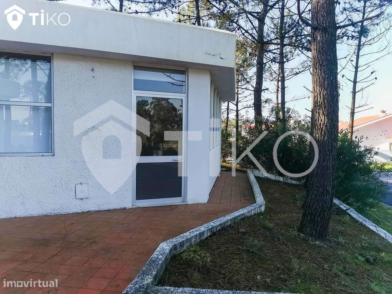 Excelente Espaço Comercial em terreno de 4 frentes  na Praia da Torrei - Grande imagem: 4/17