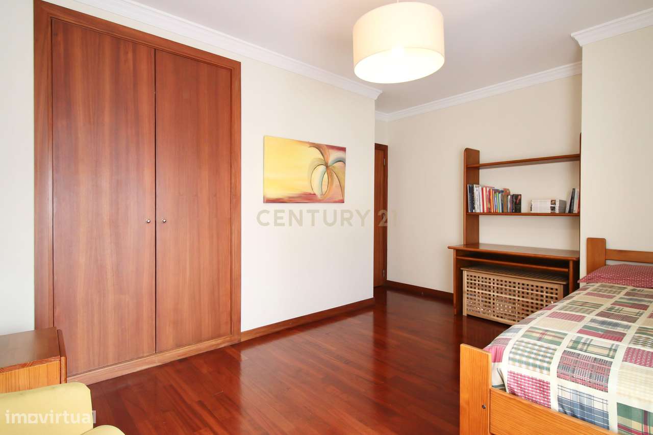 Elegância e Exclusividade no Bairro das Artes T3 Remodelado | Rua Migu-32