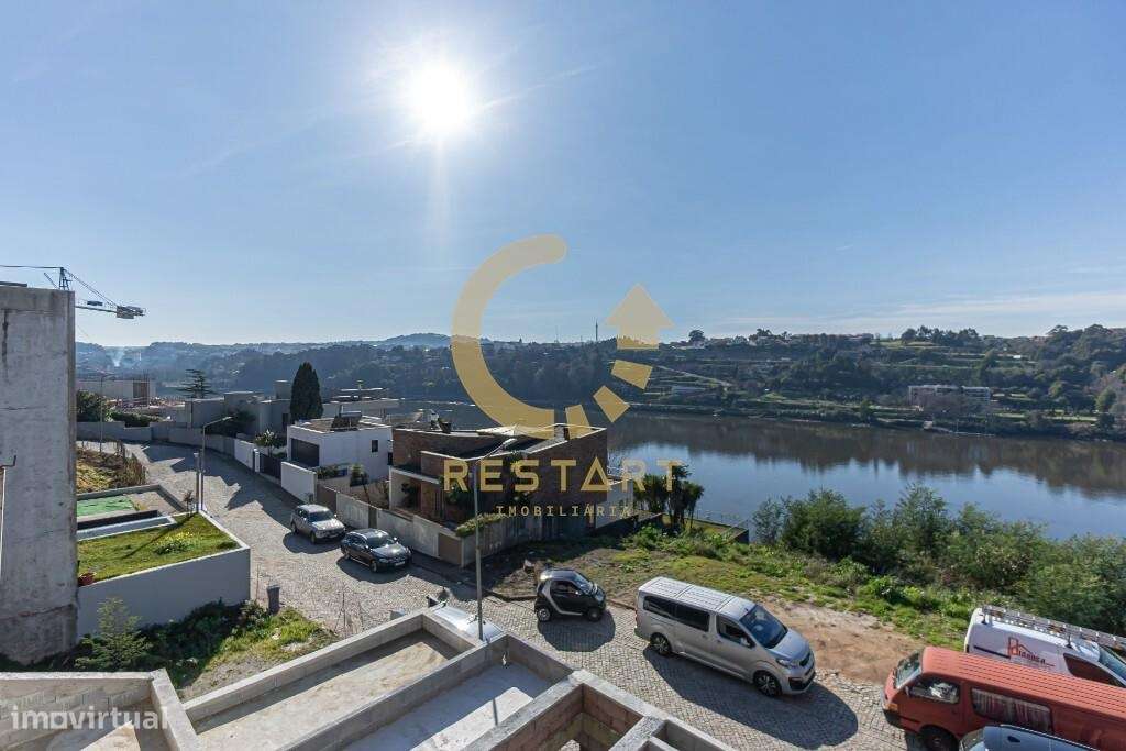 Moradia T4 de Luxo com Vistas Deslumbrantes sobre o Rio Douro-42