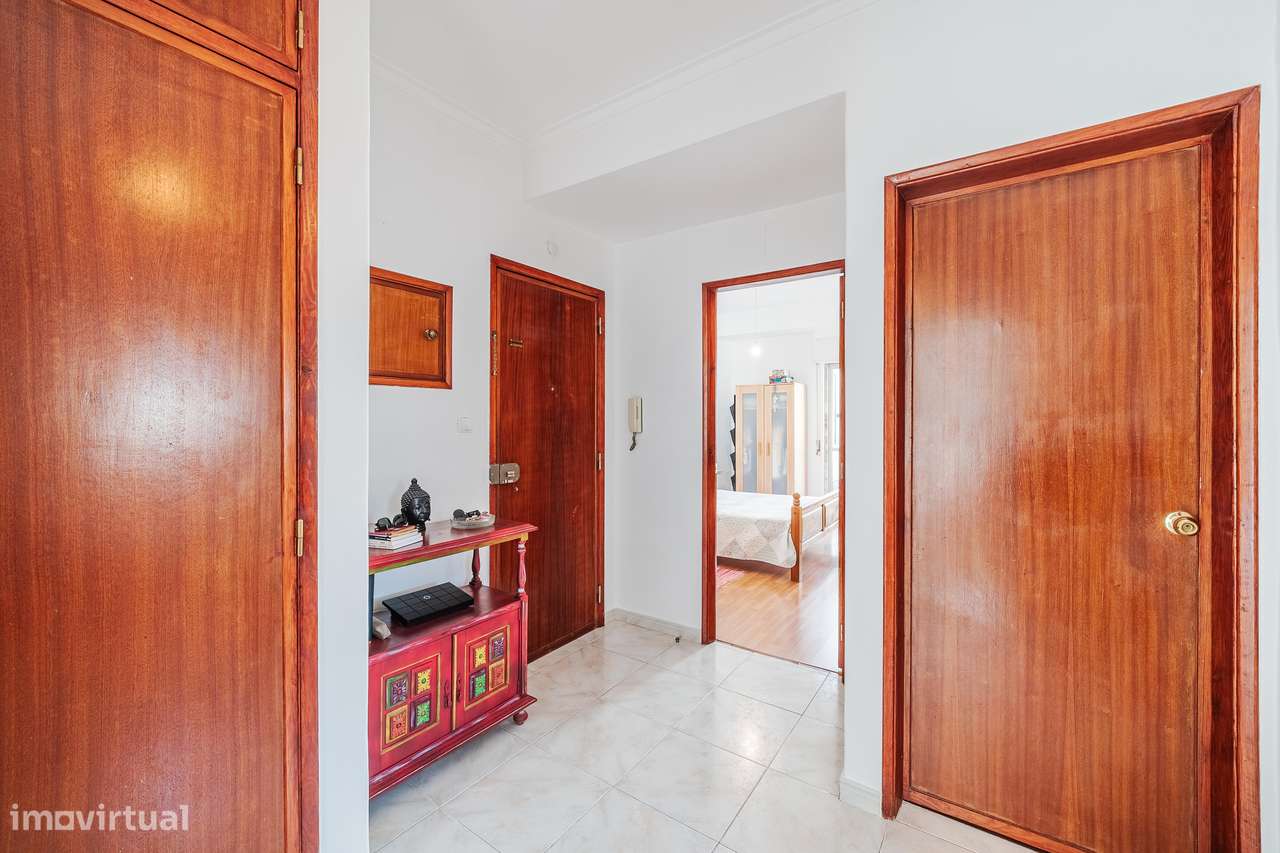 Apartamento T2 localizado nas Mercês-22