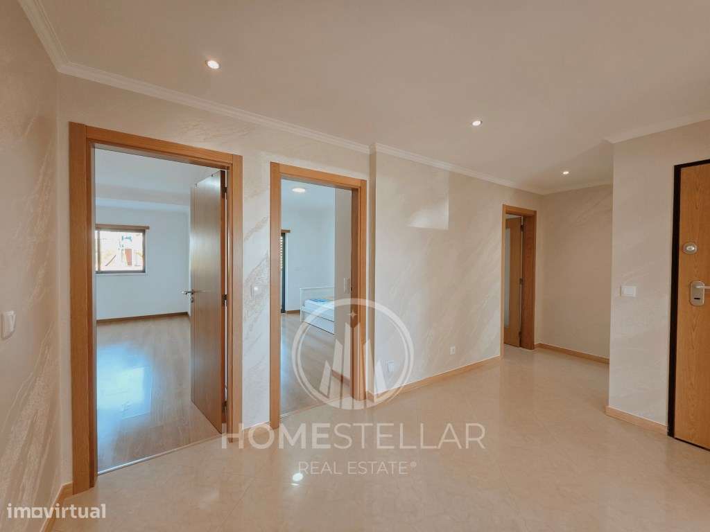 Apartamento T2 Atalaia com Arrecadação e Parqueamento-12