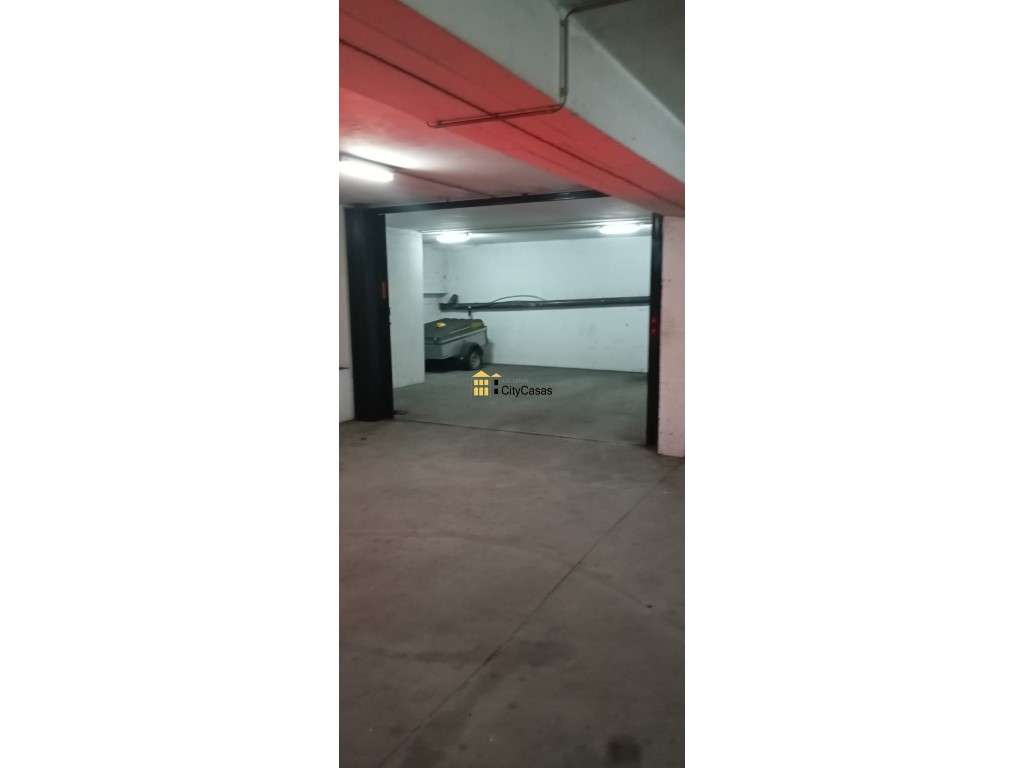 Garagem Fechada para 2 Carros | Meixomil - Grande imagem: 2/8