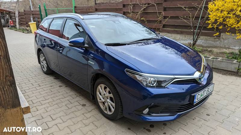 Toyota Auris 1.8 L VVT-i HSD Luna - 3