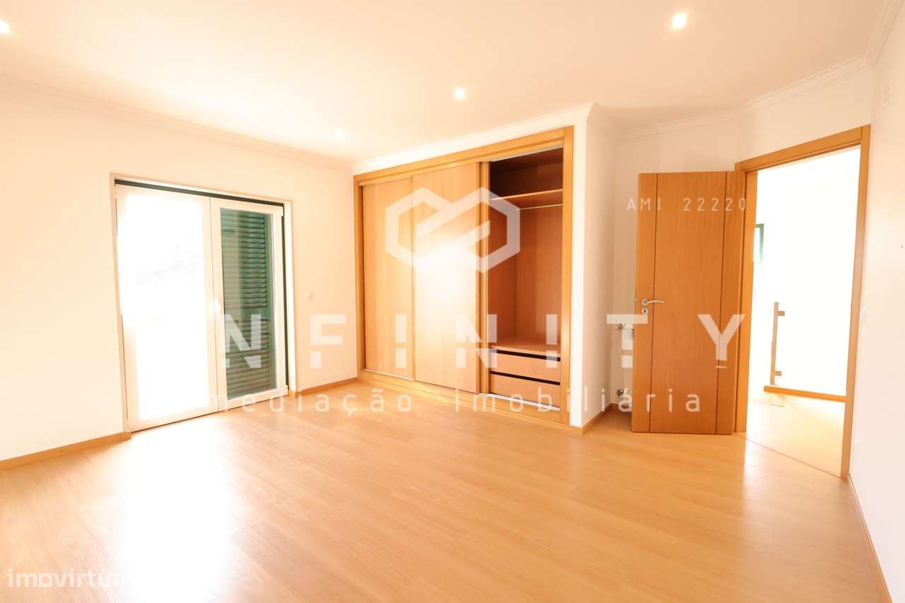 Moradia independente T4-27