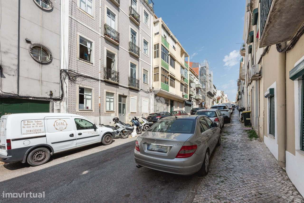 Apartamento cave de 62 m² na Penha de França com um pátio privado de 9-15