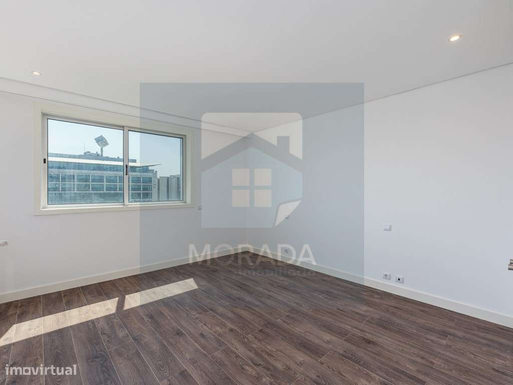 APARTAMENTO T3 JUNTO À AVENIDA DA BOAVISTA-12