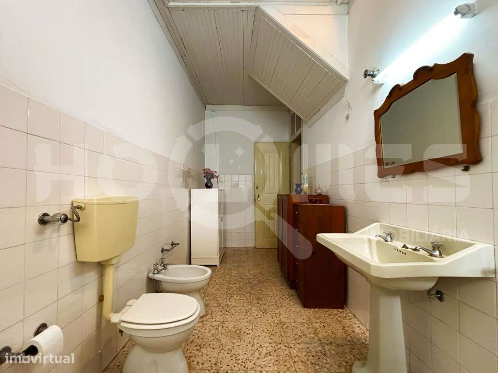 Moradia Secular de Charme | Casa + Jardim + Anexos | Potencial Hote...-37