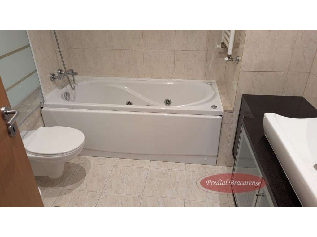 Apartamento T3 , em Nogueira, com aquecimento central. - Grande imagem: 5/26