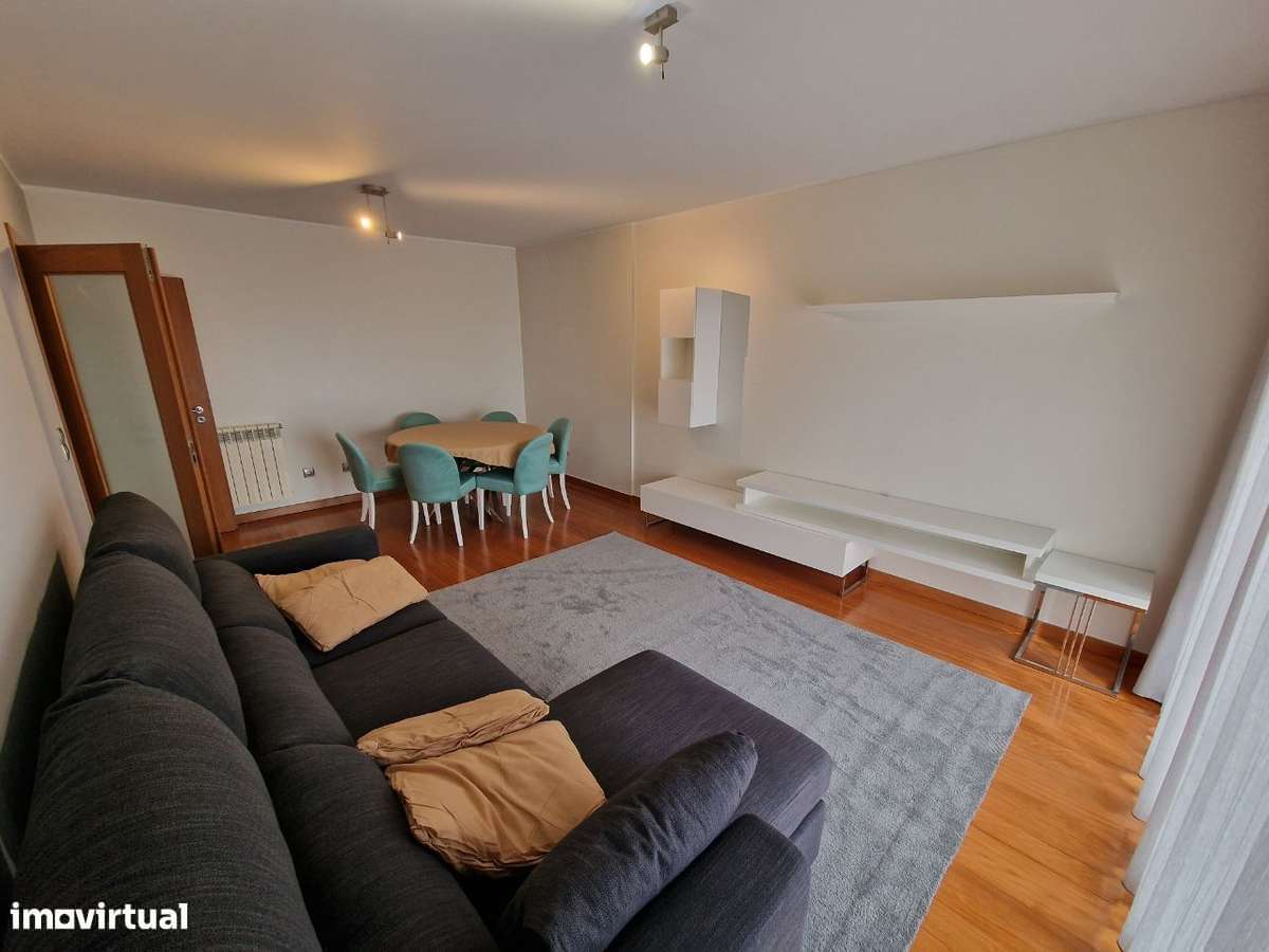 T2 Varanda e Garagem - Condomínio Fechado - Matosinhos Sul - Grande imagem: 3/24