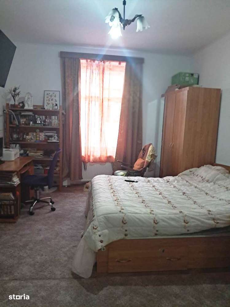 Apartament cu 4 camere la etajul 1 in zona Orasul de Jos-8