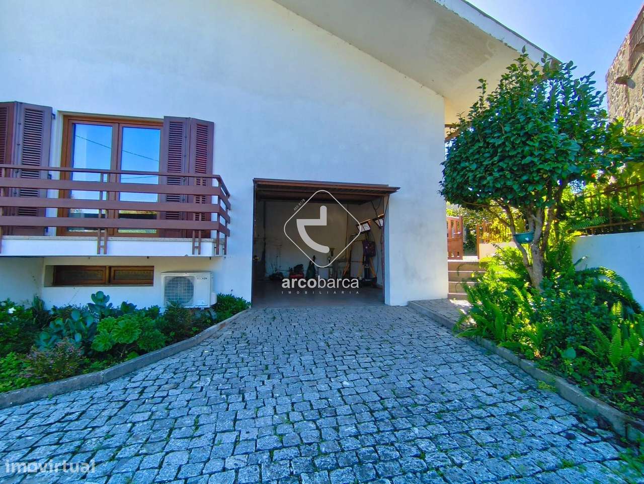 Moradia T3 terreno de 1.500 m2, apartº T1 independente e licença de AL-25
