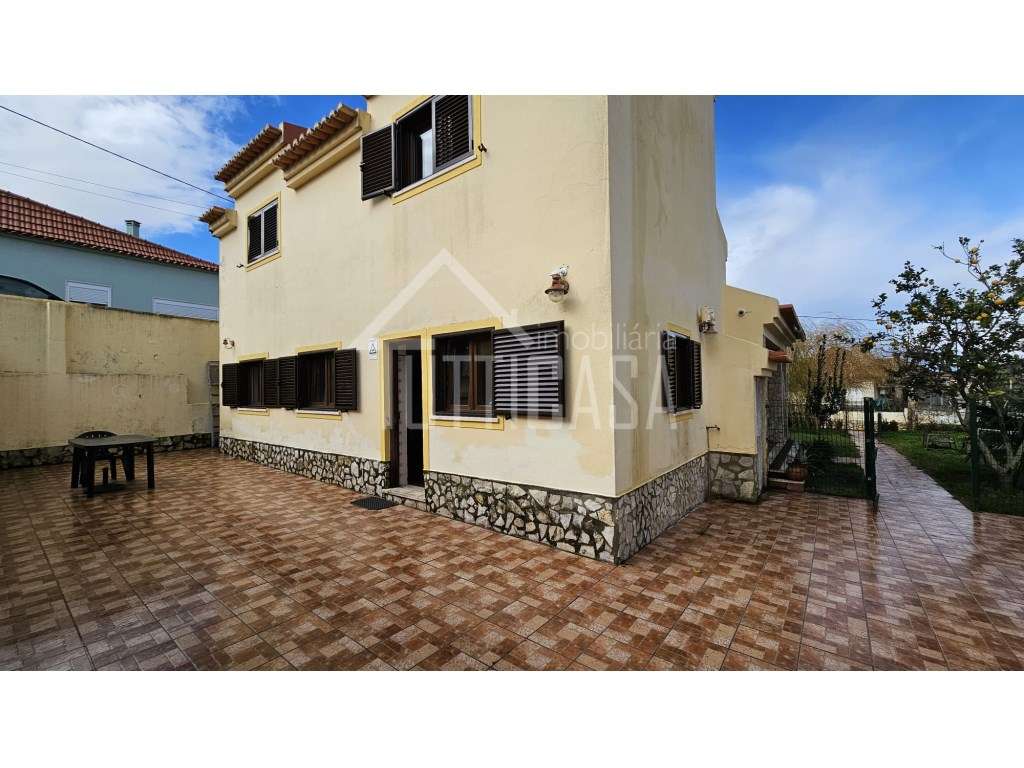 Moradia T3+1 na Venda do Pinheiro-11