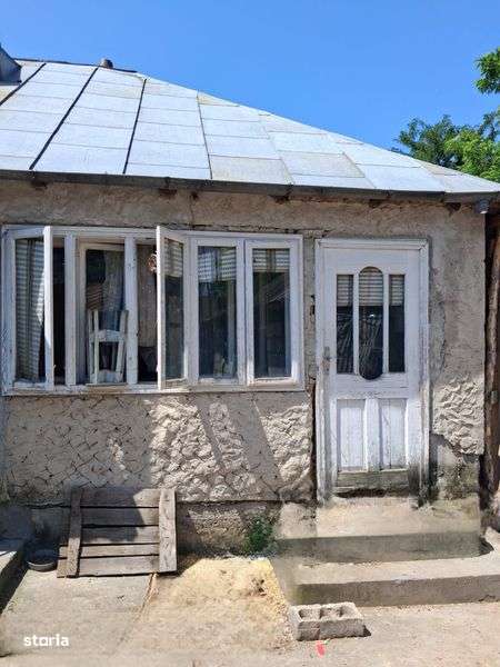 Gospodarie formata din 2 case cu pamant - Imagine principală: 4/8