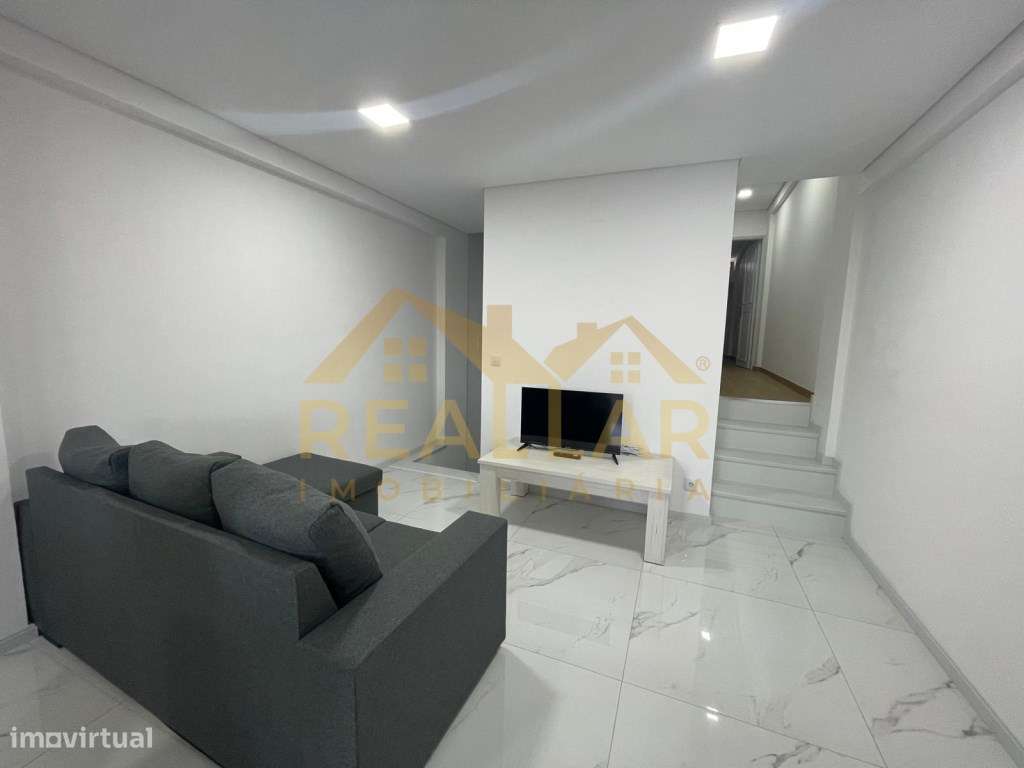 Excelente T2+1 Duplex como novo no centro de Póvoa do Varzim - Grande imagem: 4/25