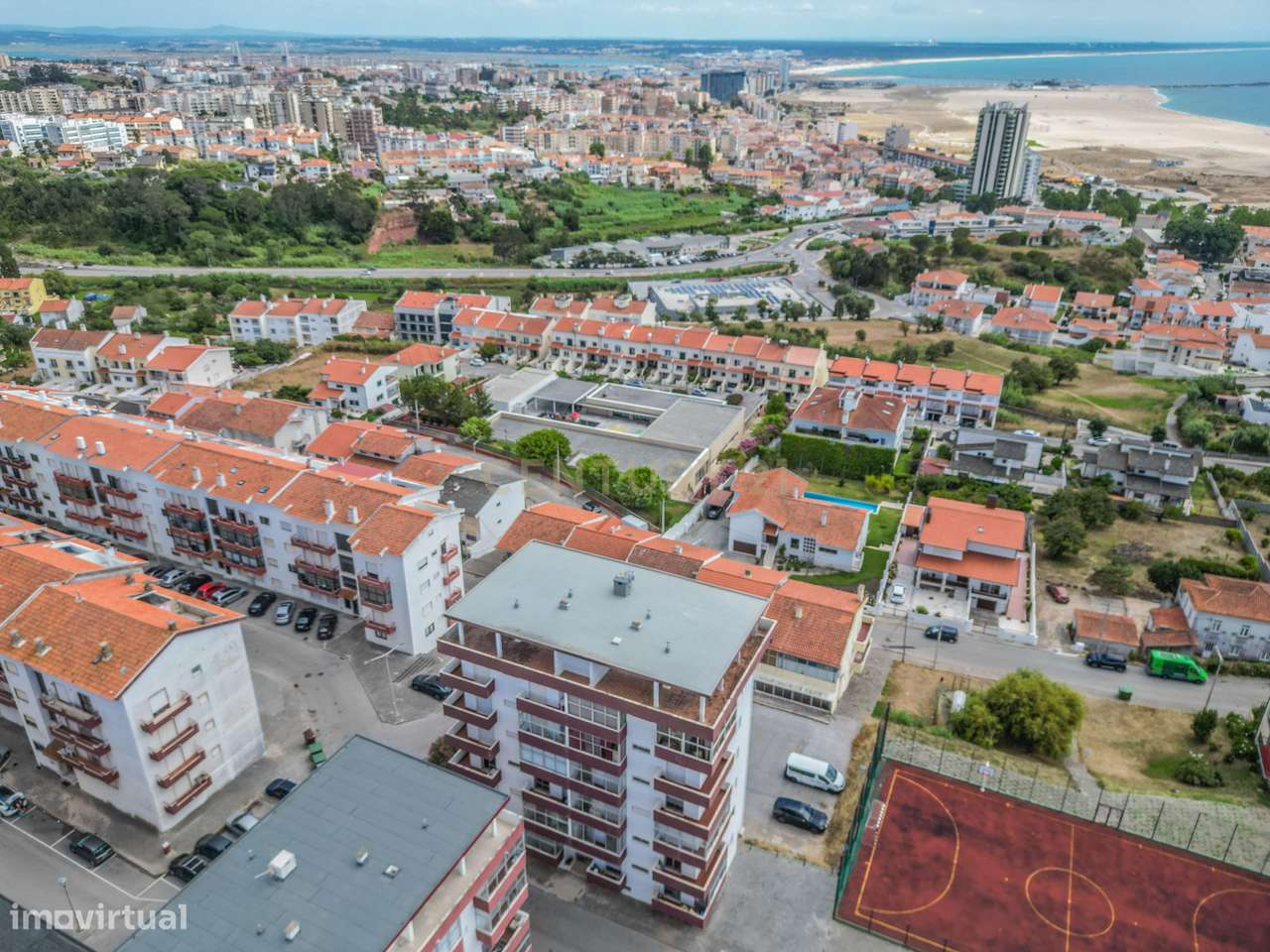 Apartamento T3 em Buarcos, a 900 metros da Praia, com elevador e excel-32