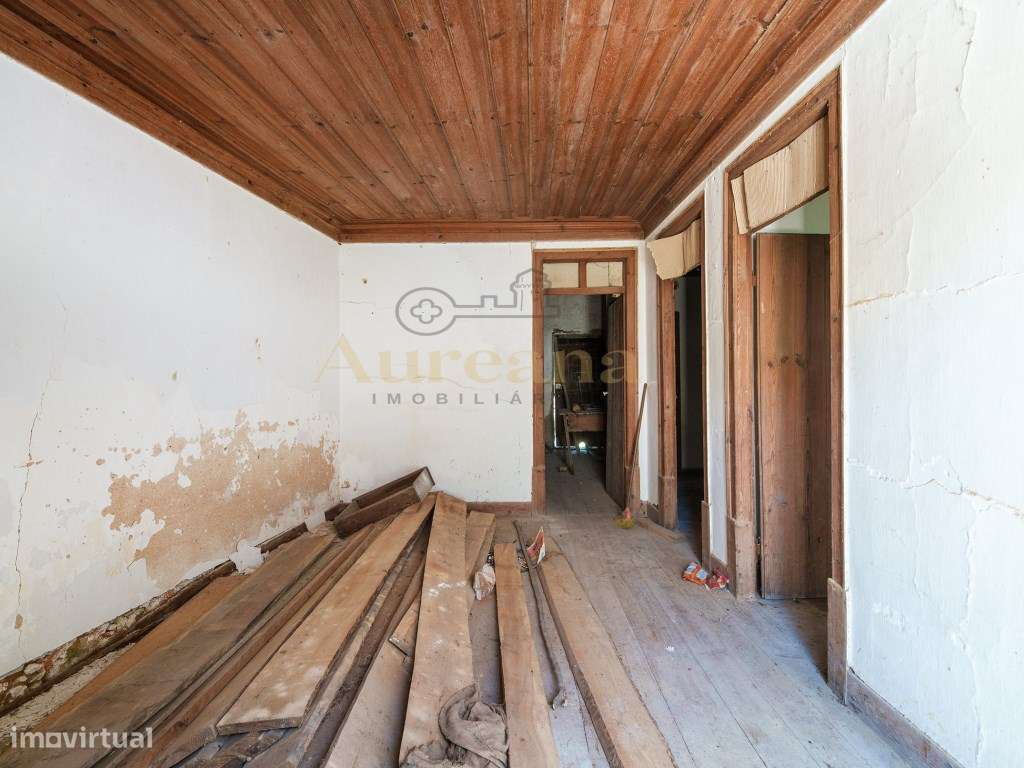 Excelente Oportunidade | Moradia para Recuperar com Terreno Plano d...-4