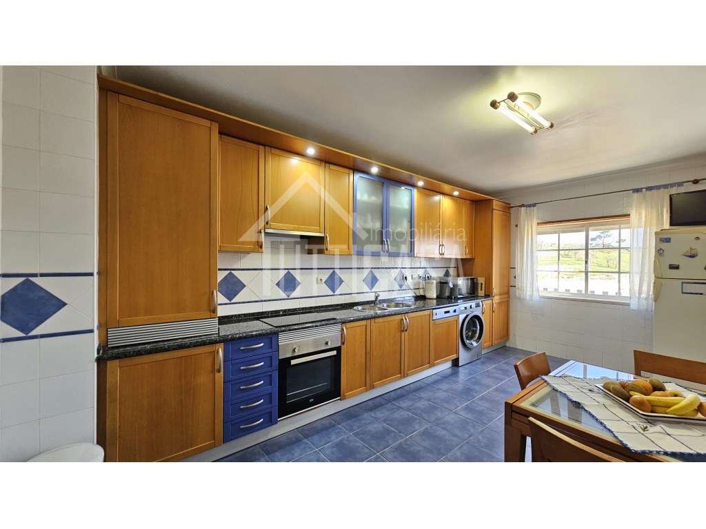 Apartamento T3 com garagem BOX em Alcainça-13