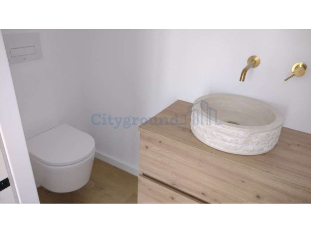 Moradia Geminada V2+1 no centro da cidade, Ourém - Grande imagem: 5/18