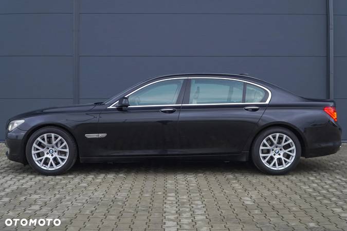 BMW Seria 7 750i L xDrive - 2