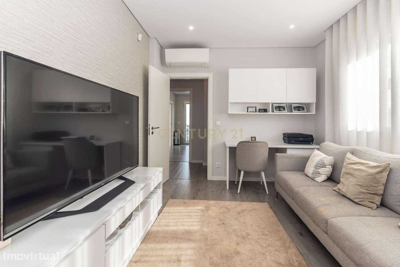 ELEGANTE MORADIA T4 EM FAMÕES TOTALMENTE MOBILADA - Grande imagem: 4/54