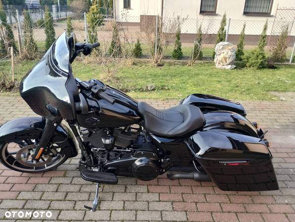 Harley-Davidson Touring Street Glide - 11