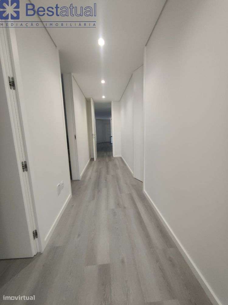 Moradia T 3 -4 frentes- de Luxo c/Piscina - Sande São Lourenço-26