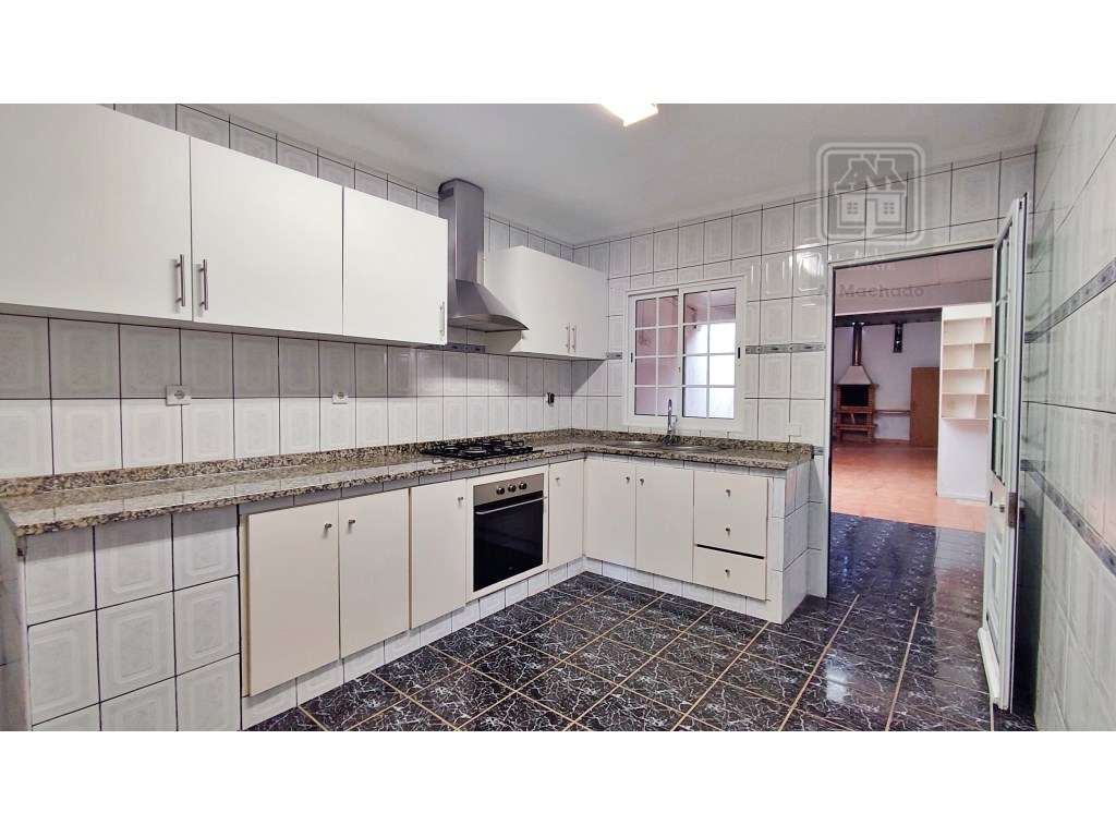 VENDA de CASA - MORADIA com garagem, jardim e quintal - Pico da Ped...-18