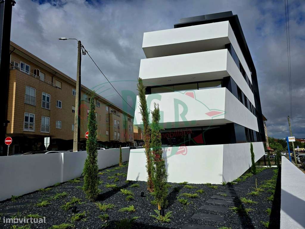 T4 Único no Piso | Terraço (48.40m2) | Box 2 Carros e Arrumos | SÃO...-24