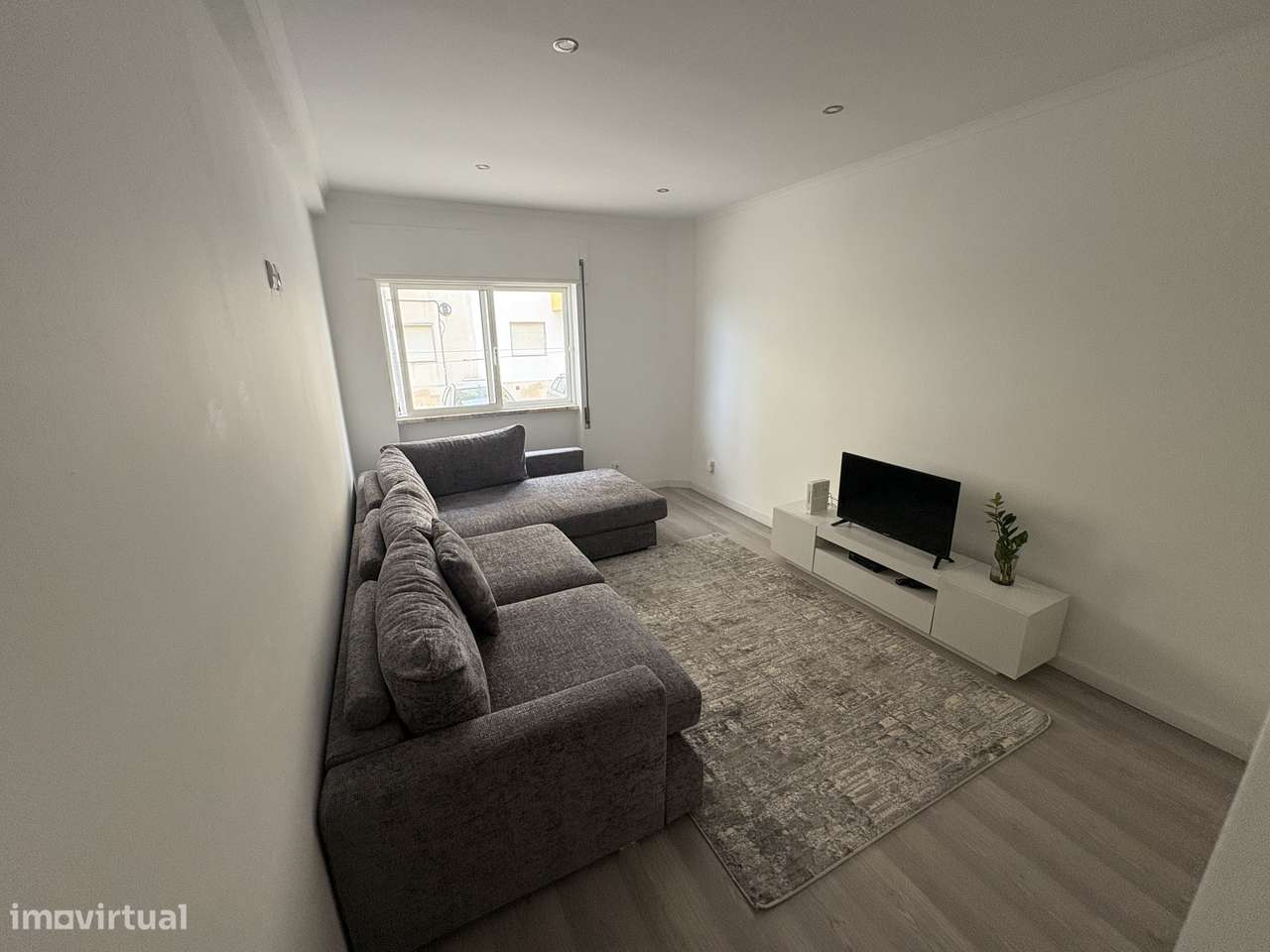 Apartamento T2 totalmente remodelado! A apenas 50 metros do ALDI.-1