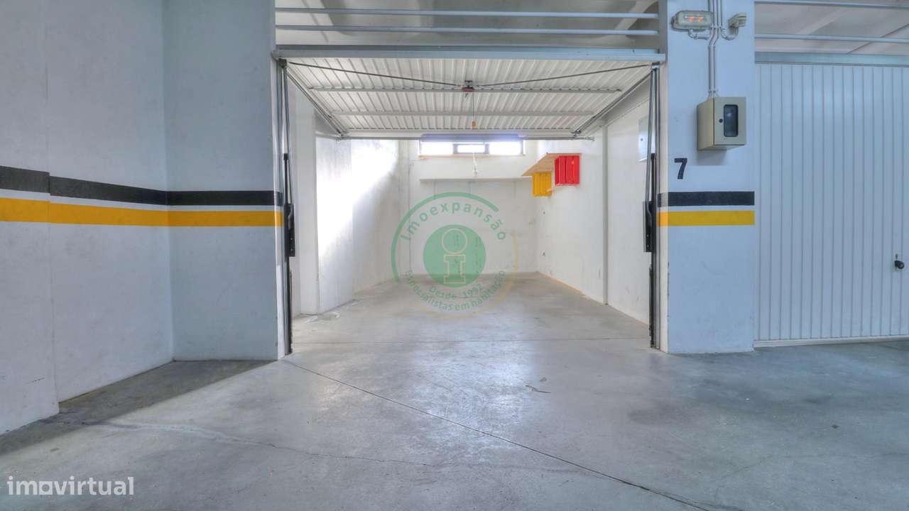 Apartamento T3 com 2 Garagens-22