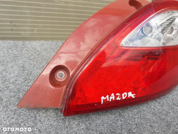 MAZDA II 2 LAMPA TYŁ TYLNA PRAWA ORYGINAŁ WYSYŁKA! - 2