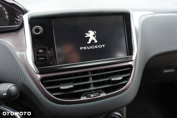 Peugeot 2008 1.2 Pure Tech Style S&S - 17