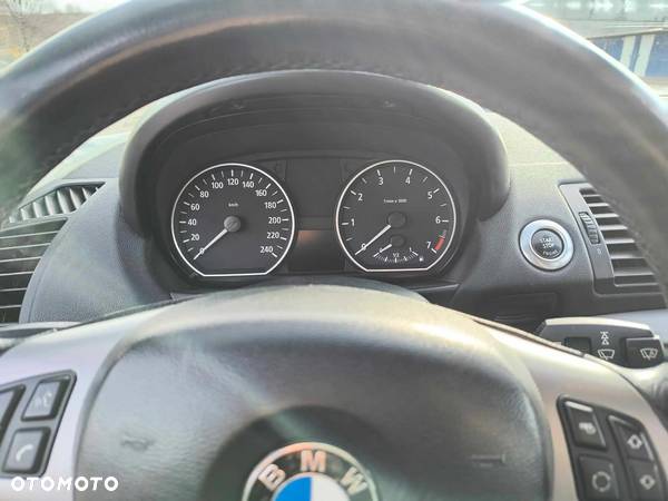 BMW Seria 1 120i - 25