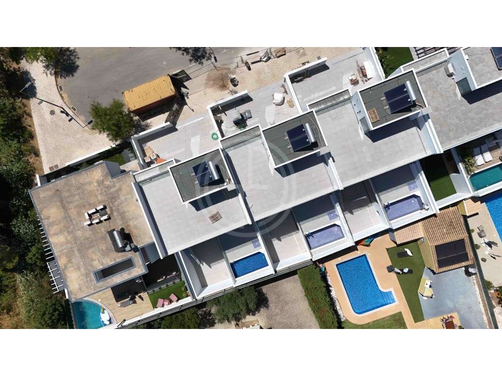 Moradia V3+1 com piscina privada em Gambelas-9