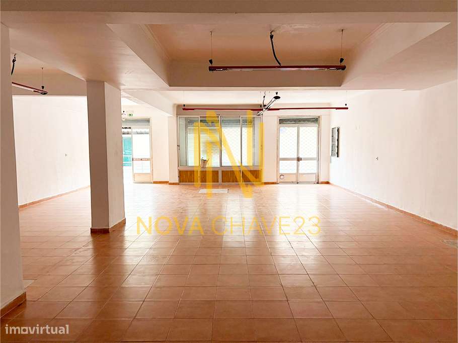 Loja em Agualva – 128 m² | Open Space | 2 Entradas-11