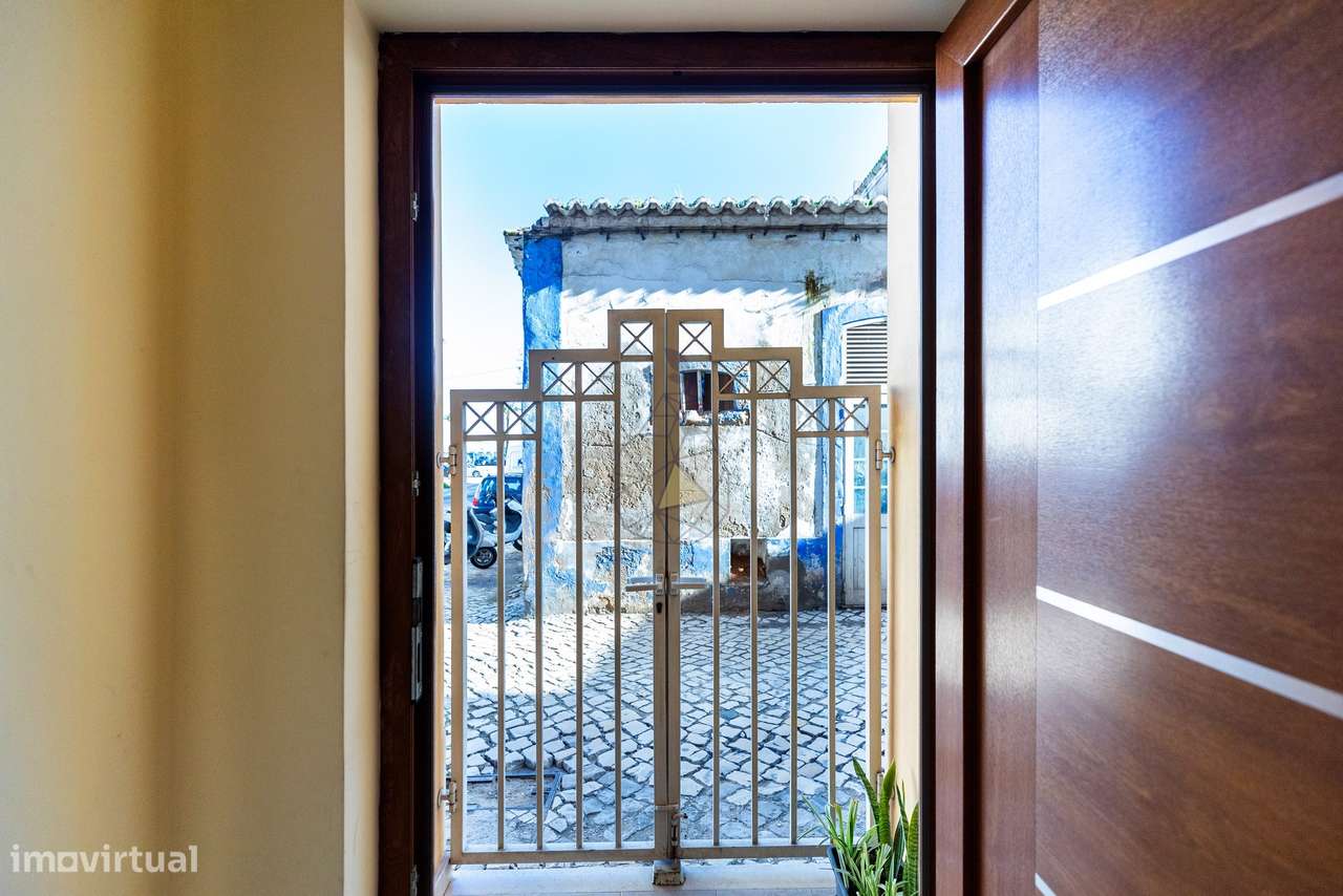 Moradia Triplex com Espaço Comercial no Rés-do-Chão e Vista Deslumbran - Grande imagem: 4/60