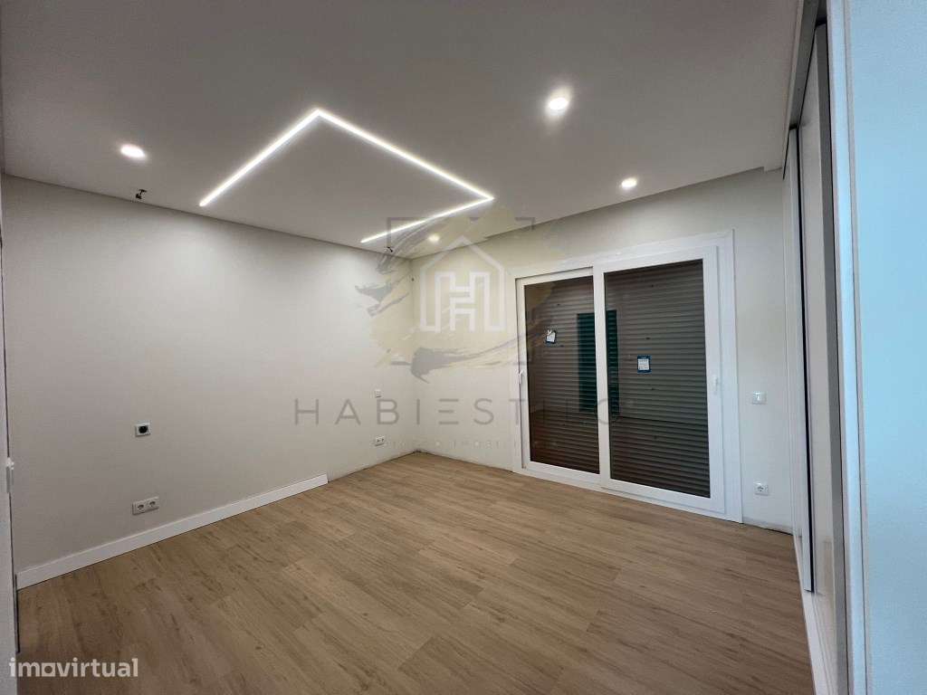 Moradia moderna com piscina, Suites e acabamentos de alta qualidade-19