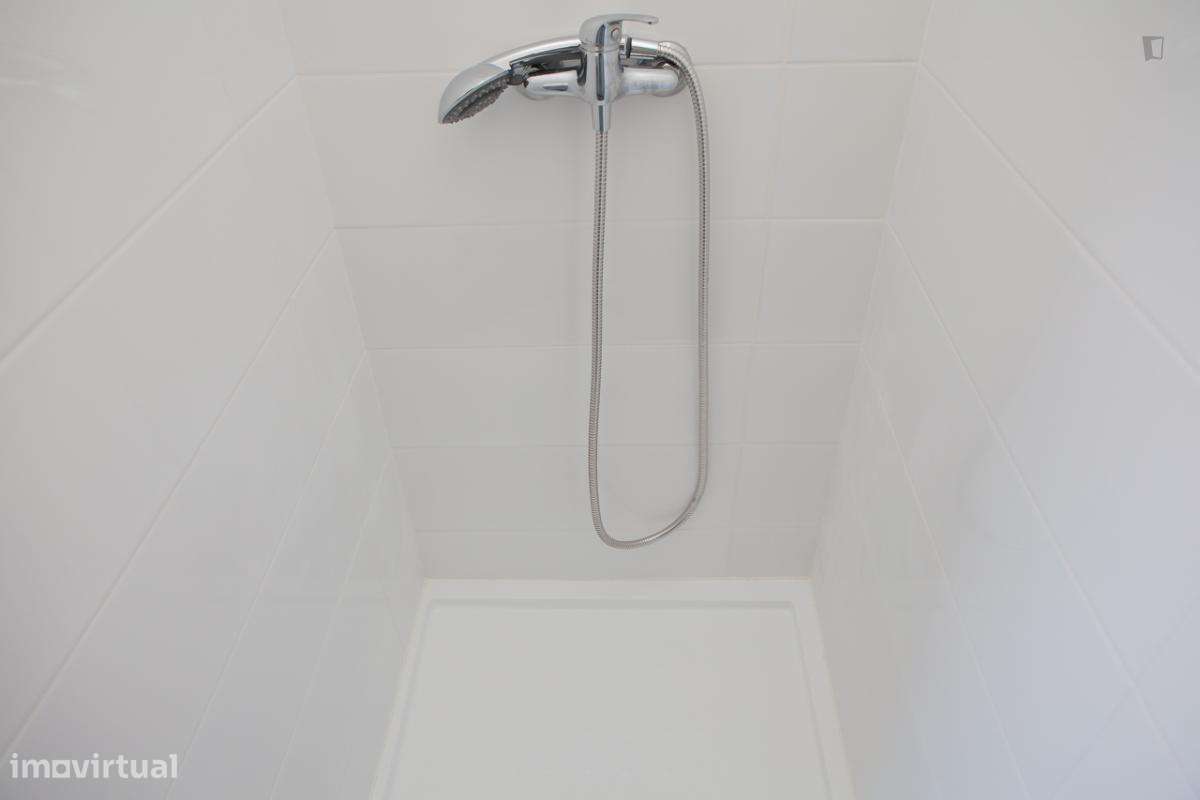 Quarto - localizado em Montes Claros Coimbra - Grande imagem: 5/24