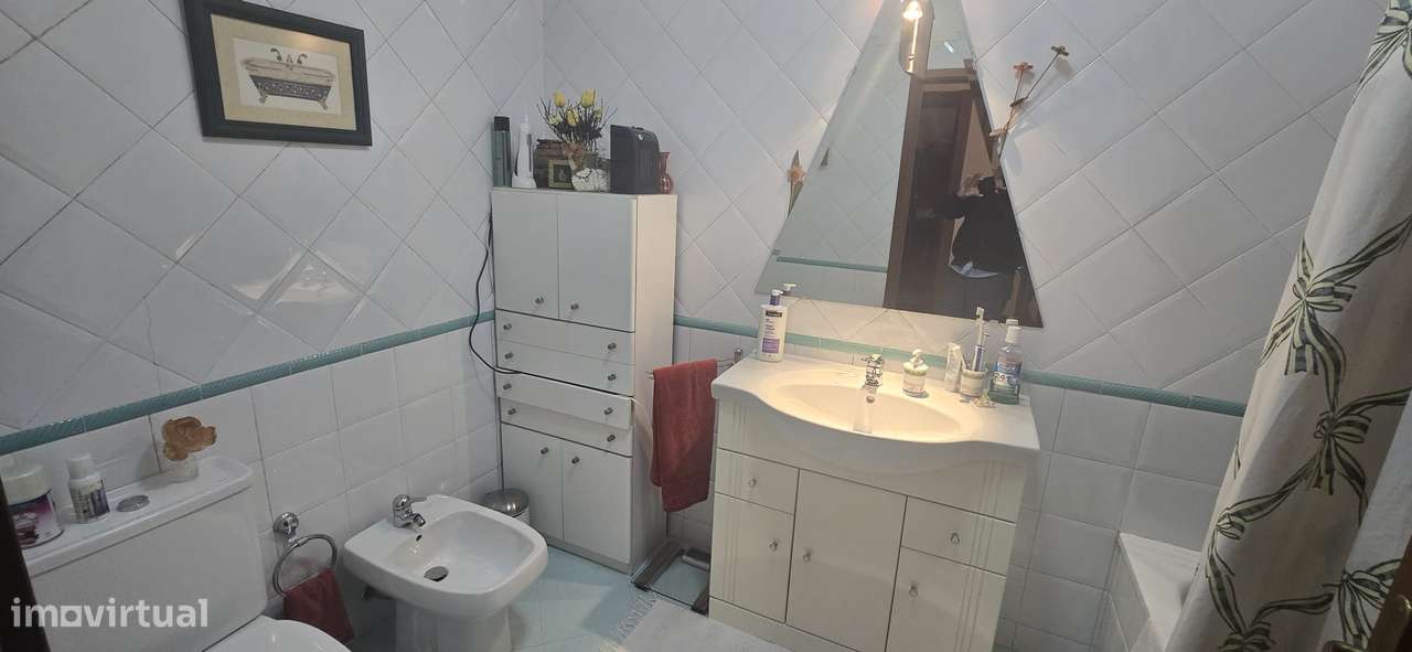 T2 com varanda, garagem e elevador em Sintra-5