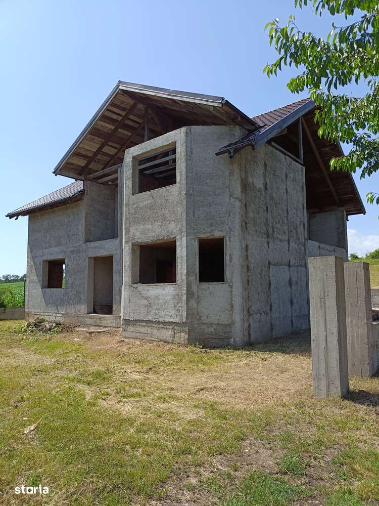 Casa la rosu Caciulesti - Girov - Imagine principală: 1/20