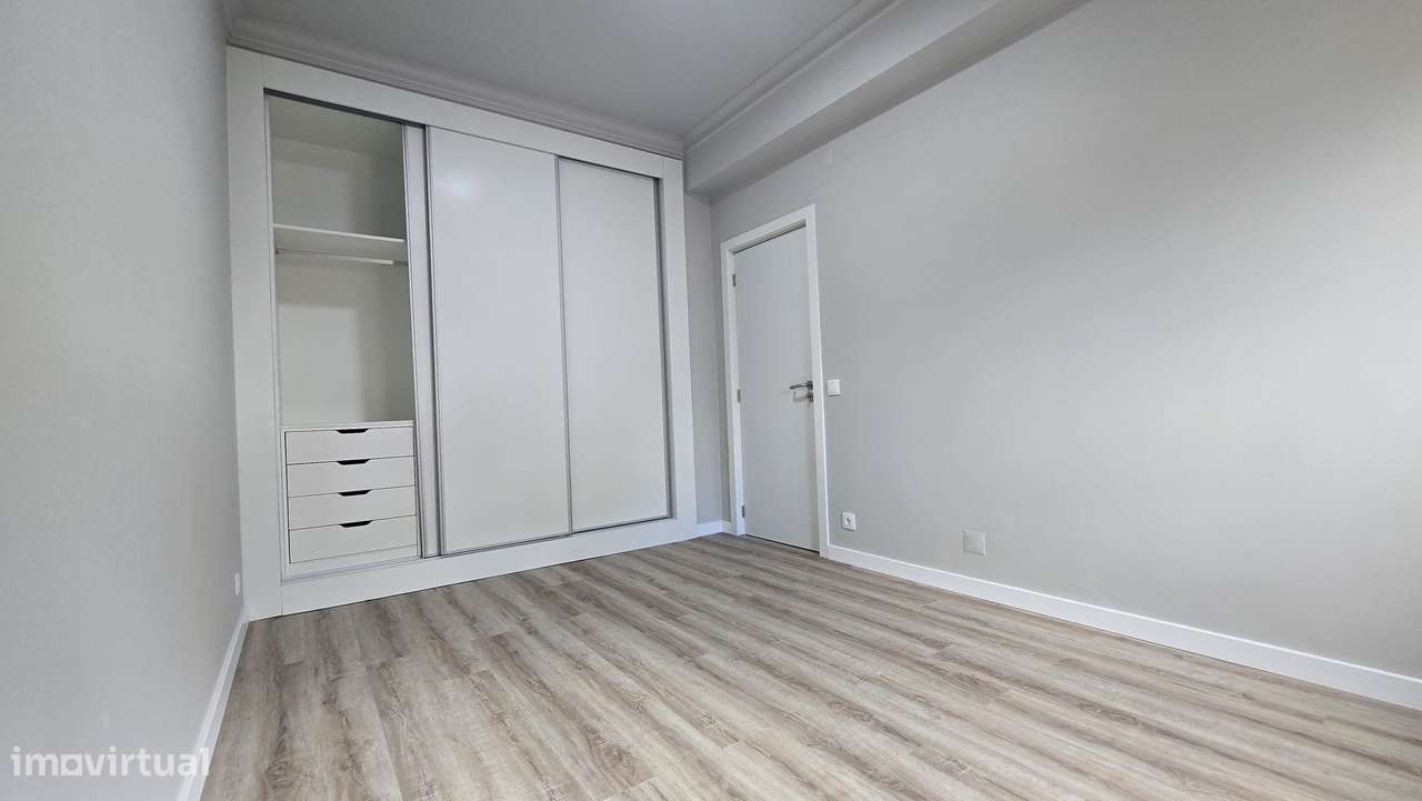 T2 Remodelado no Coração de Setúbal – Onde a Vida Tem Mais Cor-17